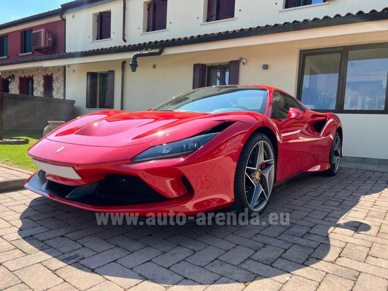 Ferrari f8 Spider сложанная крыша