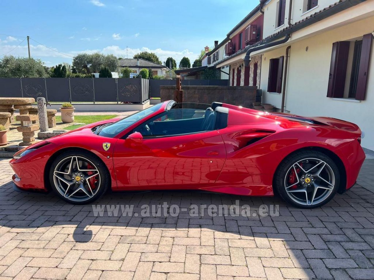 Ferrari f8 Spider сложанная крыша